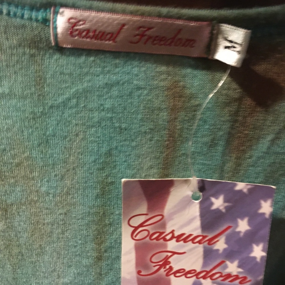 NWT - Casual freedom top - Picture 5 of 15